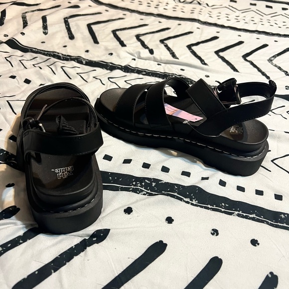 Wild Fable sandals - Picture 2 of 3